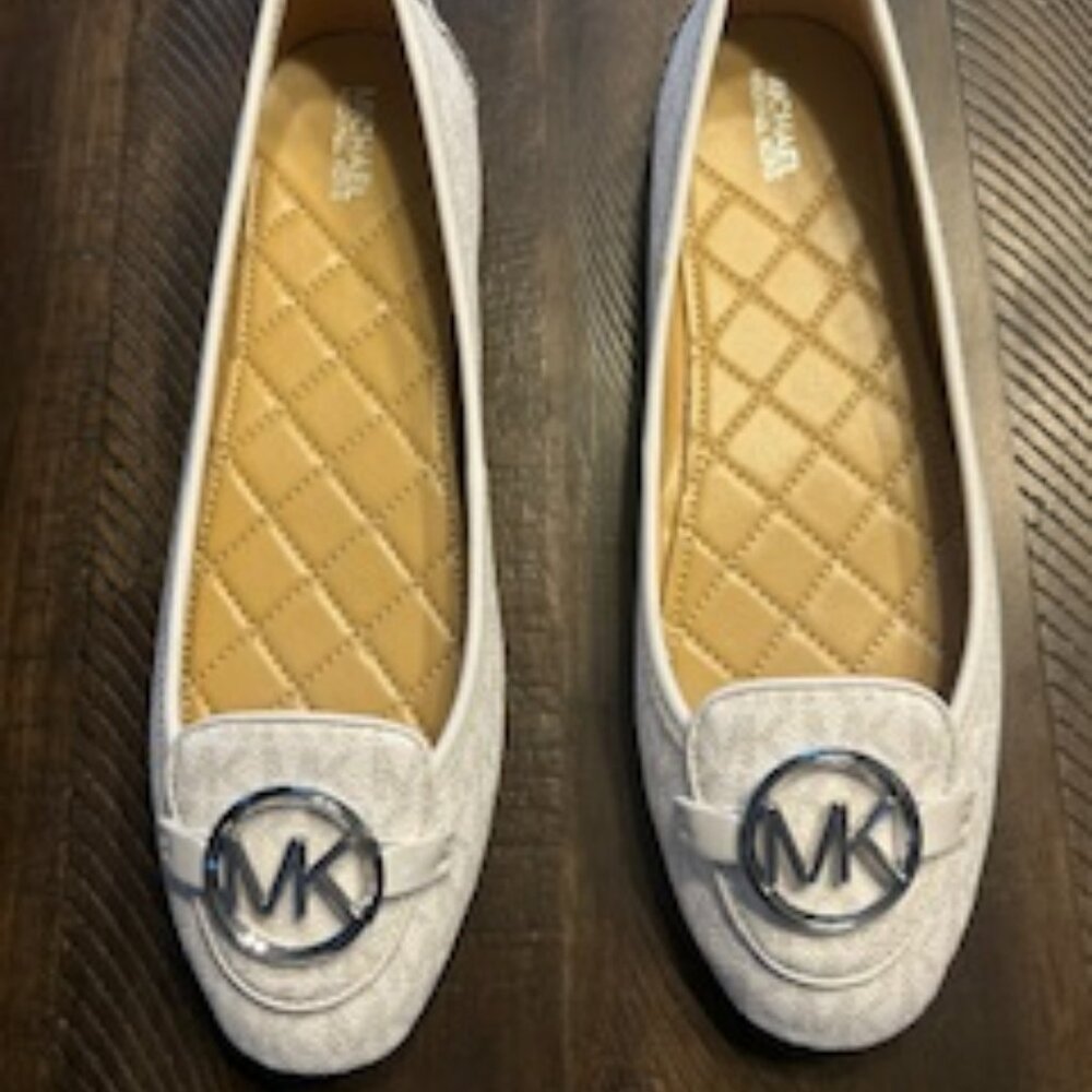 MICHAEL Michael Kors Lillie moc, size 9 1/2, white